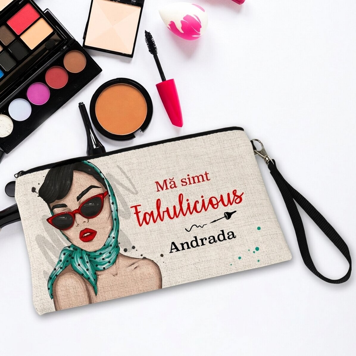 Individuell gestaltetes Make-up-Set mit dem Schriftzug „I feel Fabulicious“