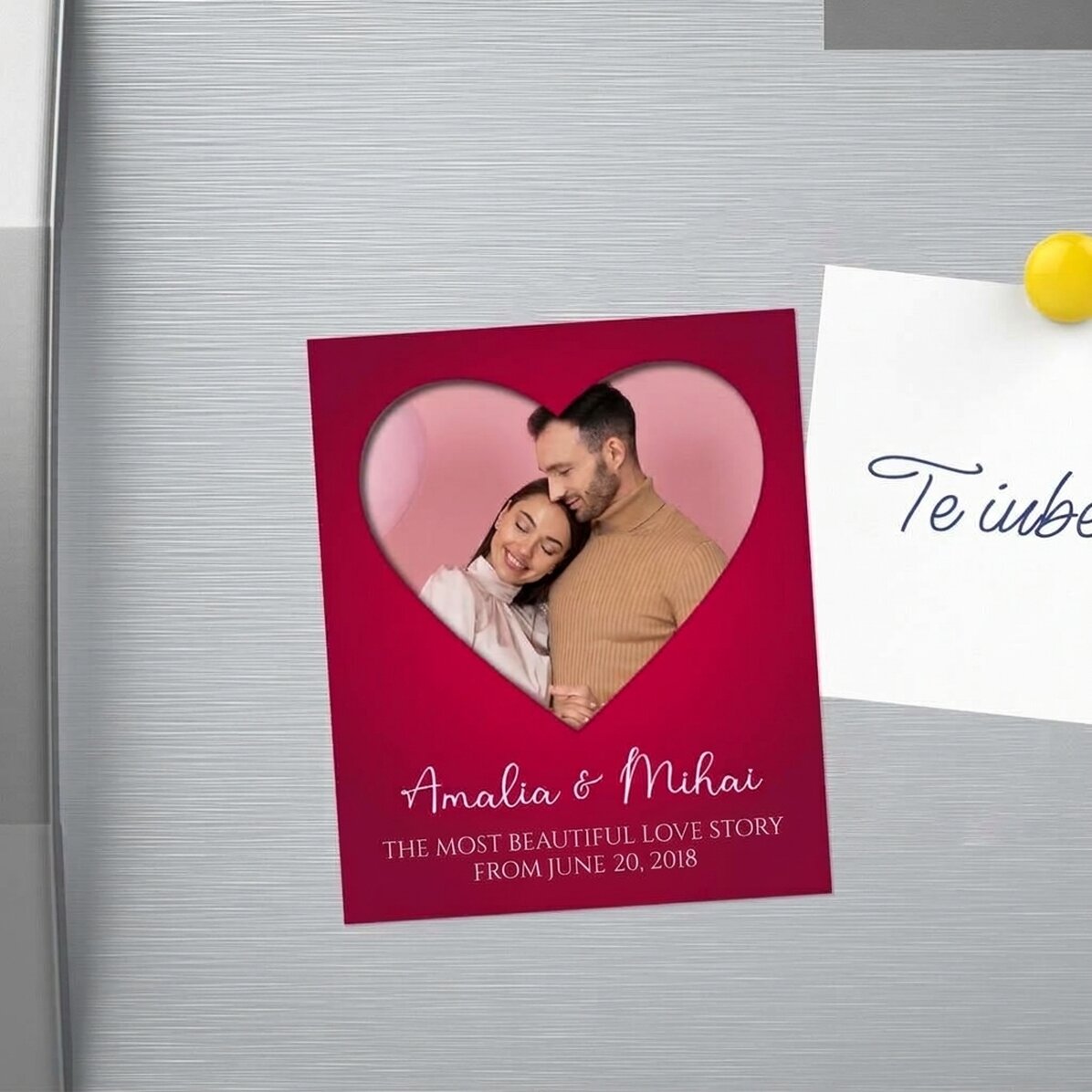 Individuell gestalteter Magnet (10 x 12 cm) mit Foto und Text – „In love“
