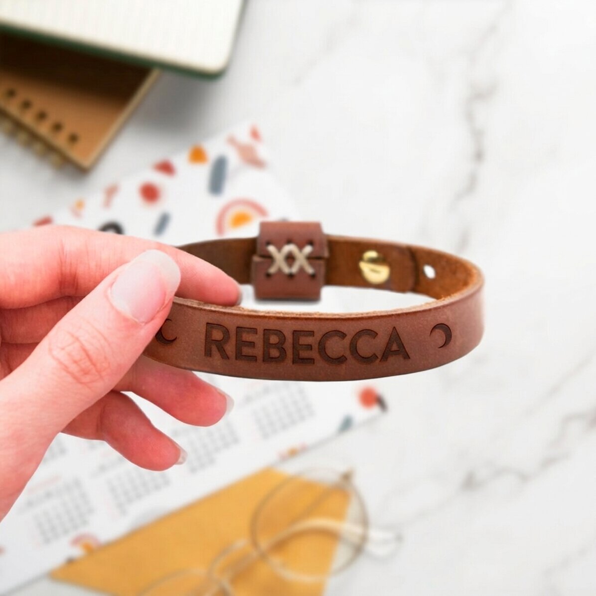Personalisiertes Lederarmband mit Namen für Damen – Halbmond