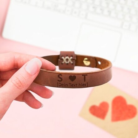 Personalisiertes Lederarmband mit 2 Initialen – Herz
