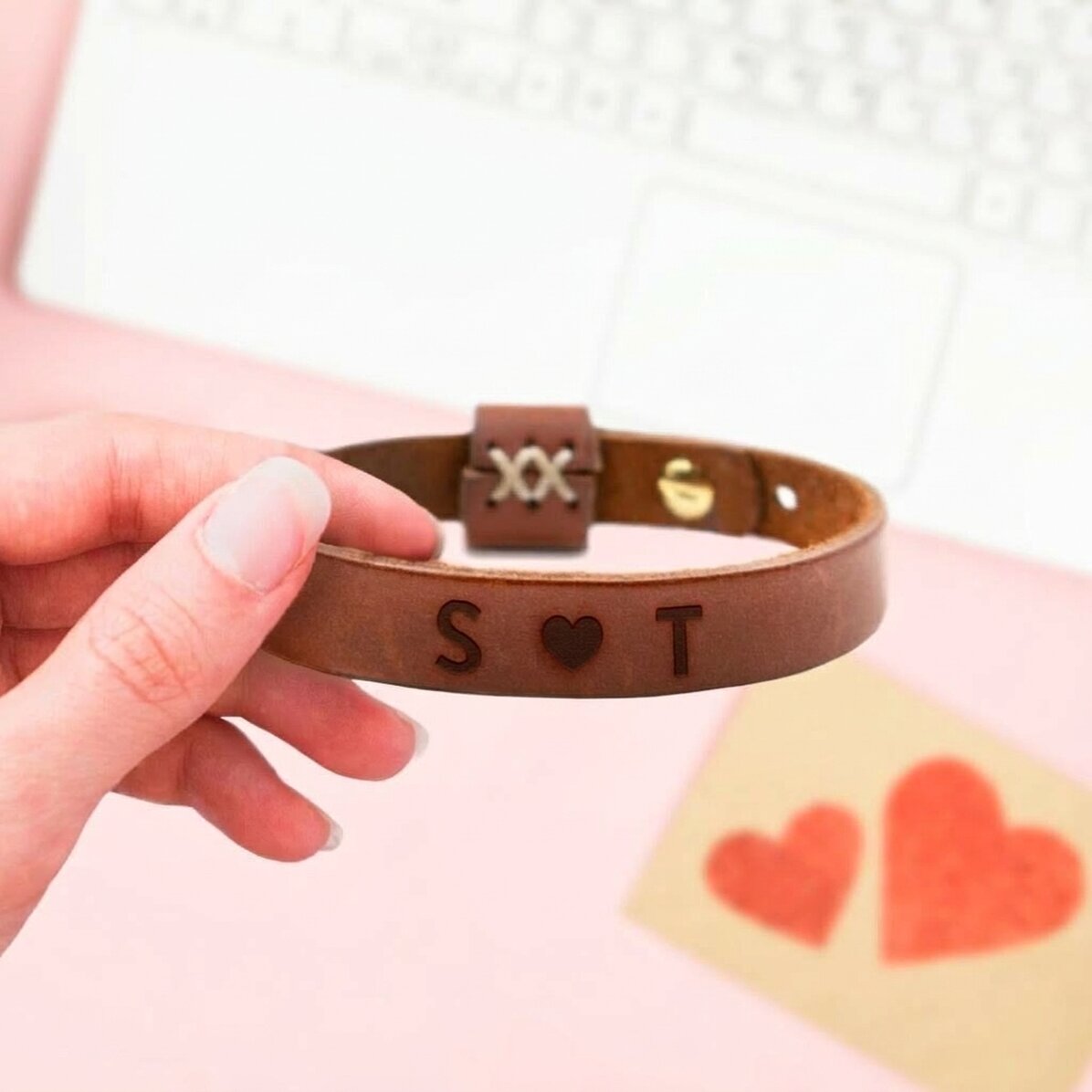 Personalisiertes Lederarmband mit 2 Initialen – Herz