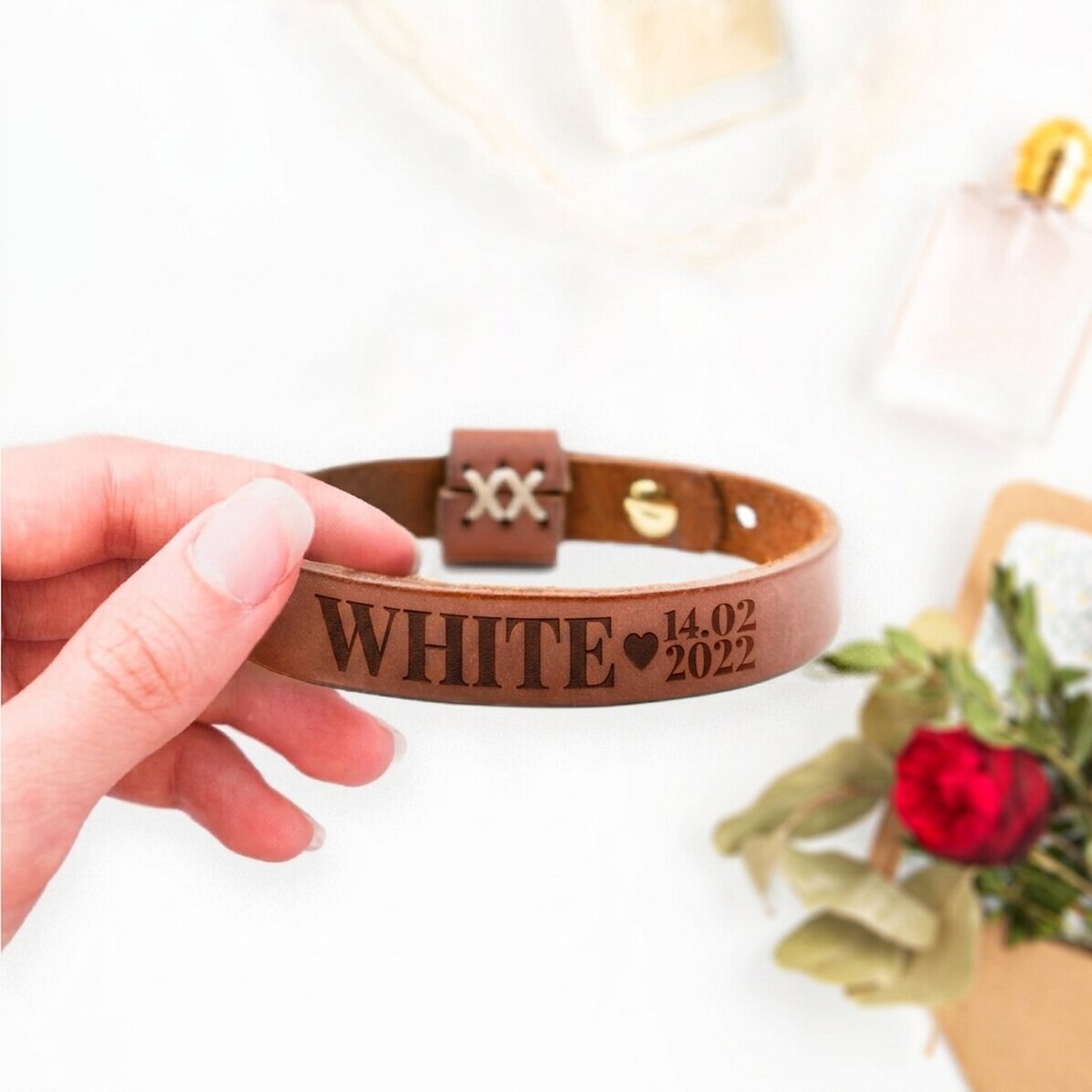 Personalisiertes Lederarmband mit Namen und Datum – Herz
