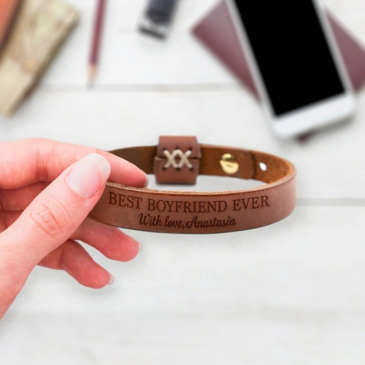 Personalisiertes Lederarmband mit Botschaft – With love
