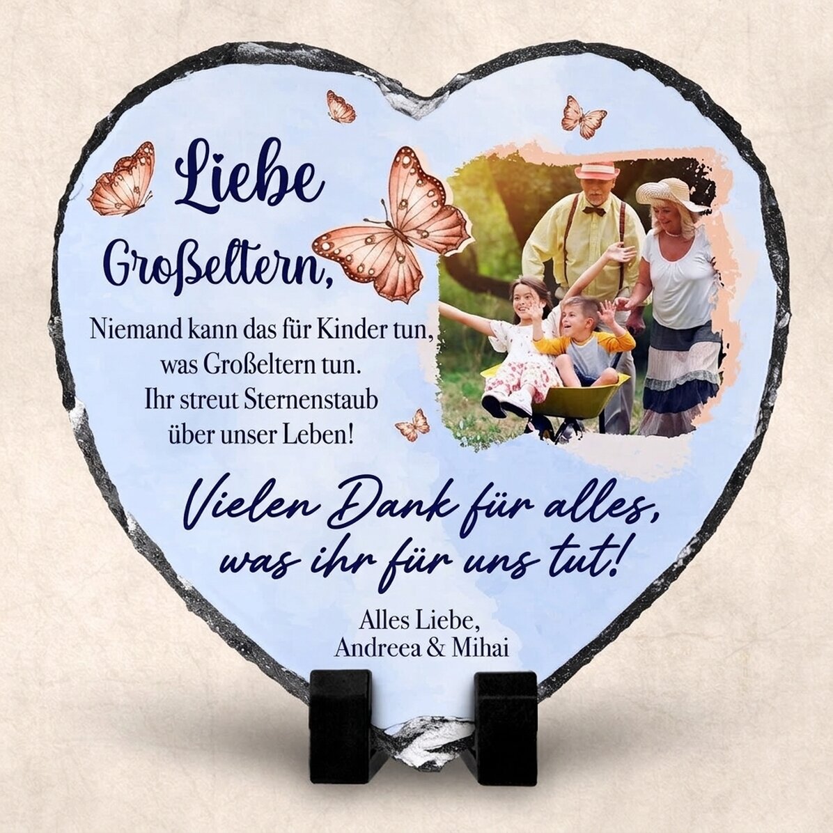 Individuell gestaltete Schiefertafel in Herzform mit einer Botschaft und einem Foto für die Großelte