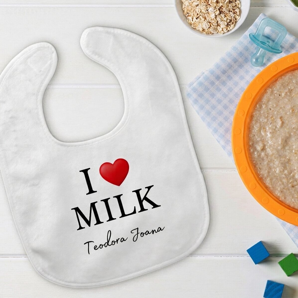 Personalisiertes Lätzchen mit Schriftzug – I love