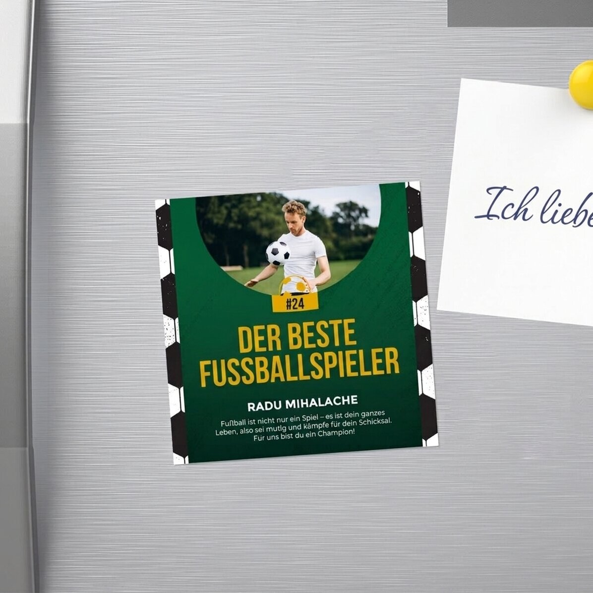 Individuell gestalteter 10x10-Magnet mit Foto und Text – Fußball