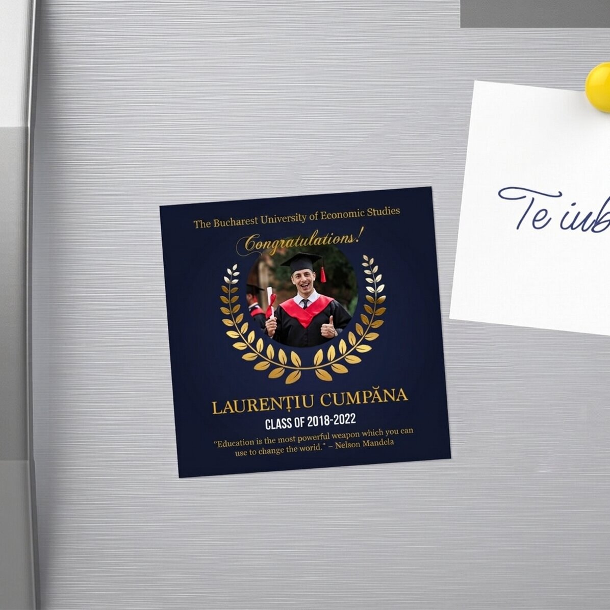 Individuell gestalteter 10x10-Magnet mit Foto und Text zum Schulabschluss
