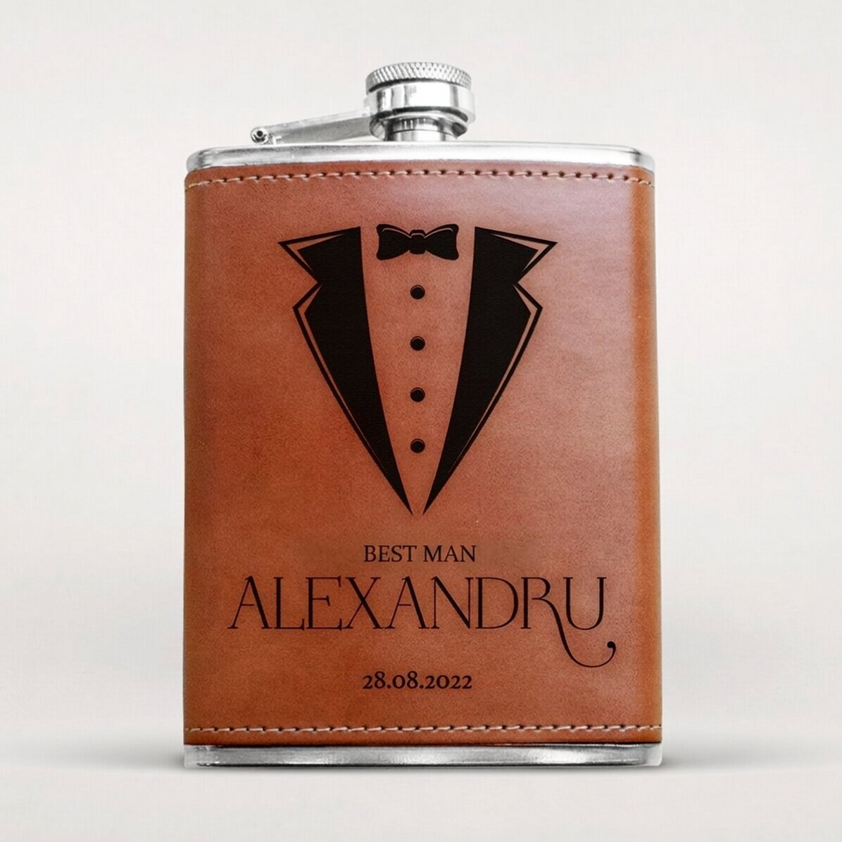 Personalisierte, mit Leder bezogene Taschenflasche mit Text – Für Trauzeugen