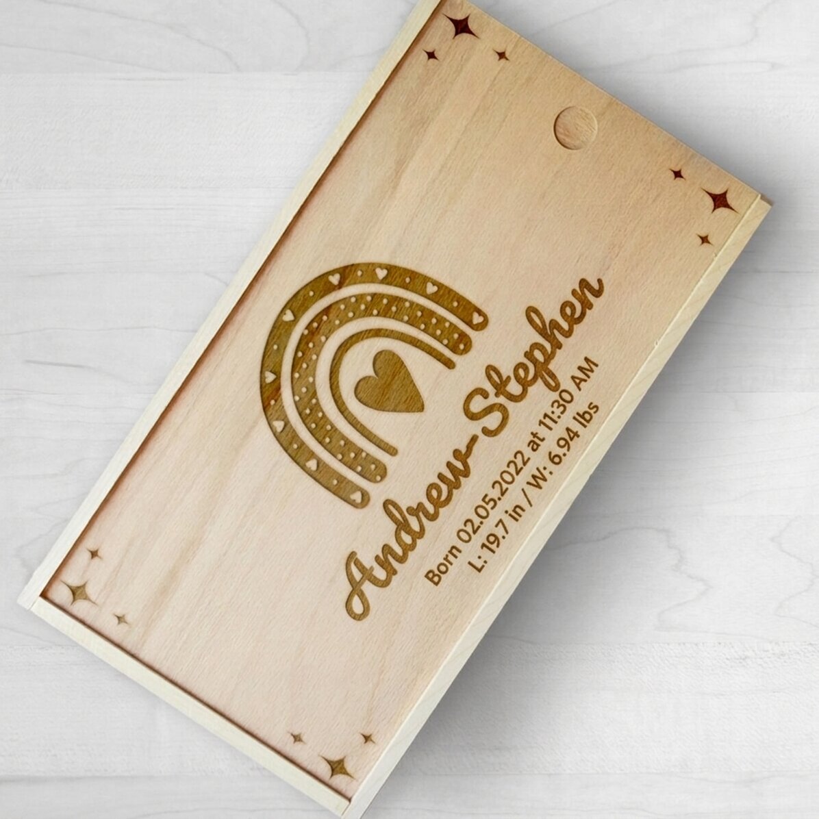 Personalisierte Geschenkbox aus Holz mit Text – Erinnerungsbox für Neugeborene