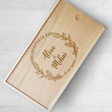 Personalisierte Geschenkbox aus Holz mit Aufschrift – Mit lieben Grüßen