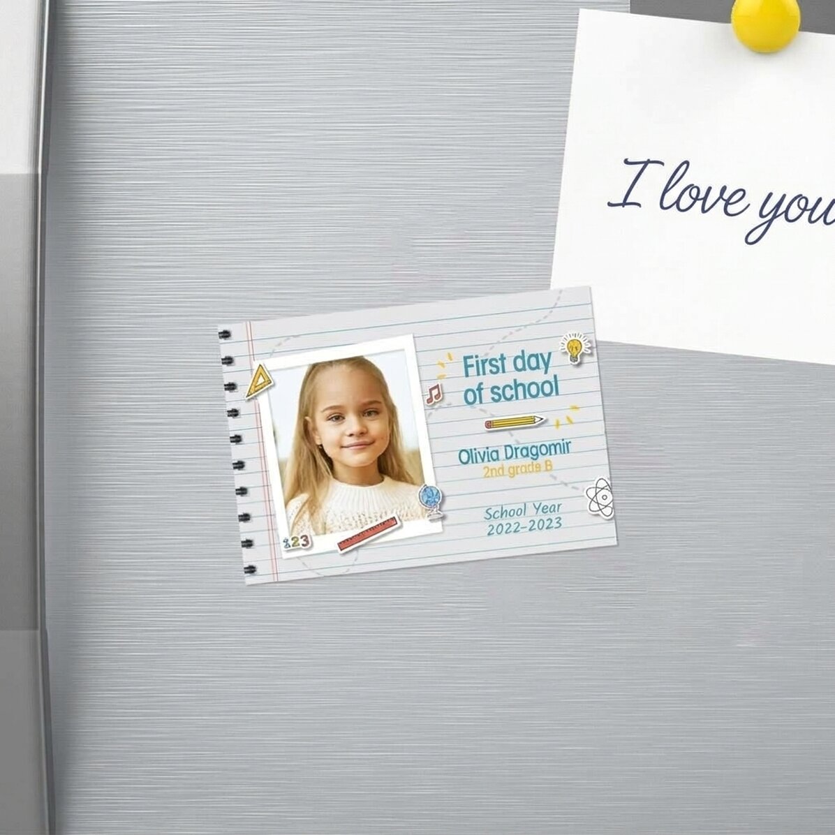Individuell gestalteter Magnet (10 x 7 cm) mit Foto und Text – Der erste Schultag