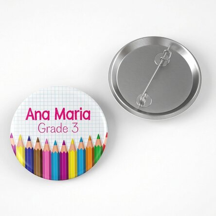 Personalisiertes Button mit Text – Buntstifte