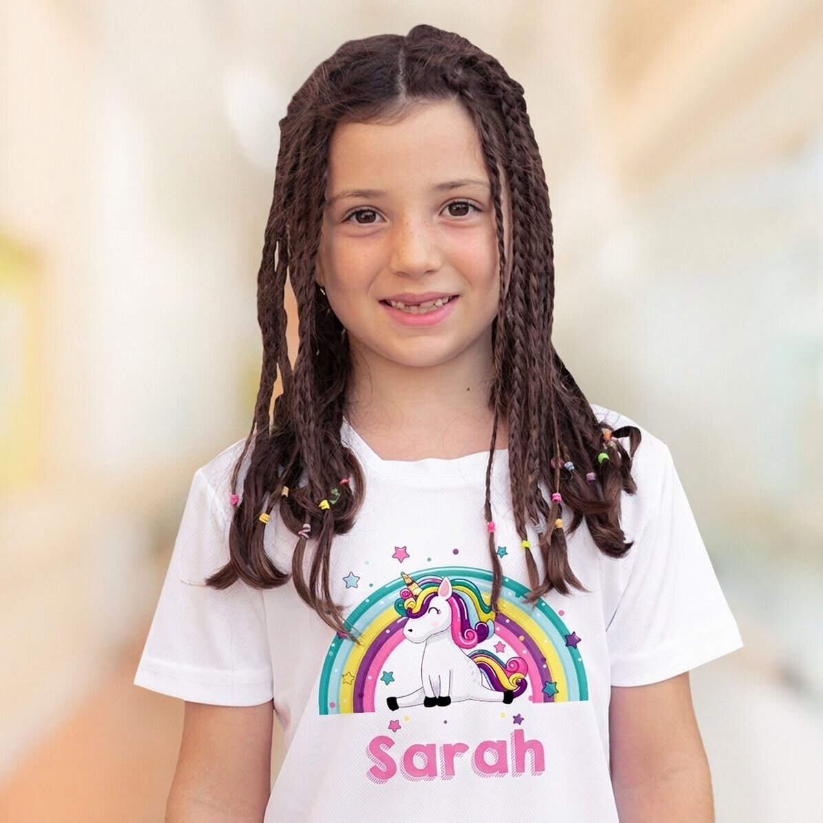 Personalisiertes Sport-T-Shirt für Kinder mit Namen – Einhorn und Regenbogen