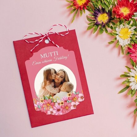 Individuell gestalteter Martisor zum Einpflanzen mit Foto und Botschaft – Floral