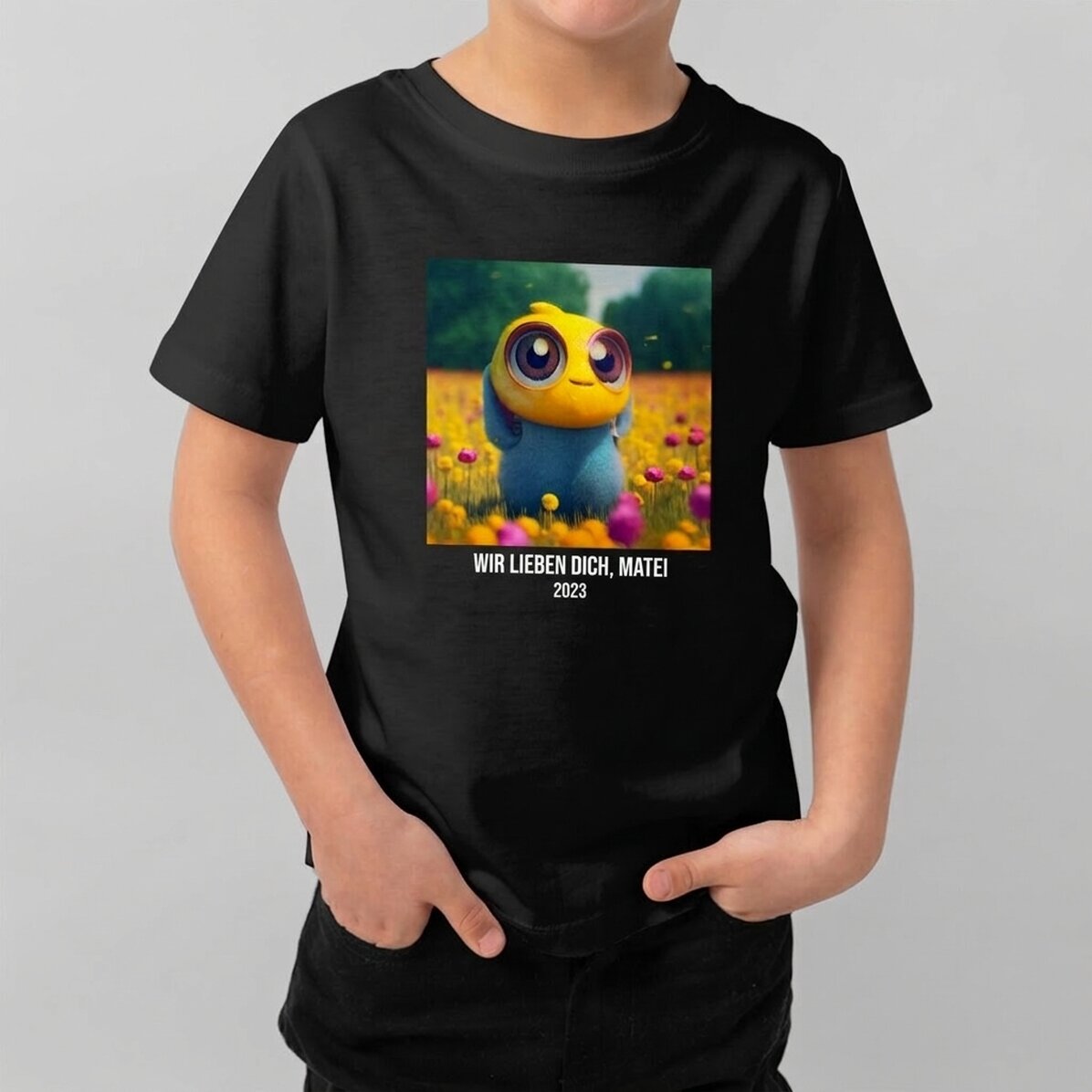Baumwoll-T-Shirt für Kinder, individuell gestaltet mit einem quadratischen Foto und einem Text