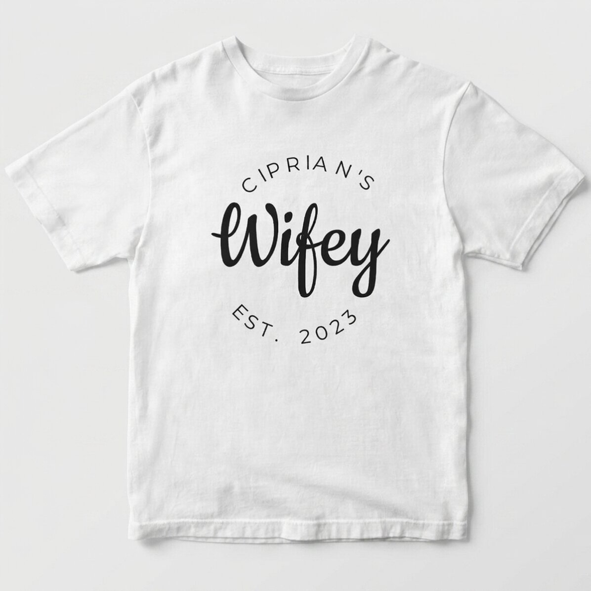 Personalisiertes Baumwoll-T-Shirt mit Aufdruck – Hubby & Wifey