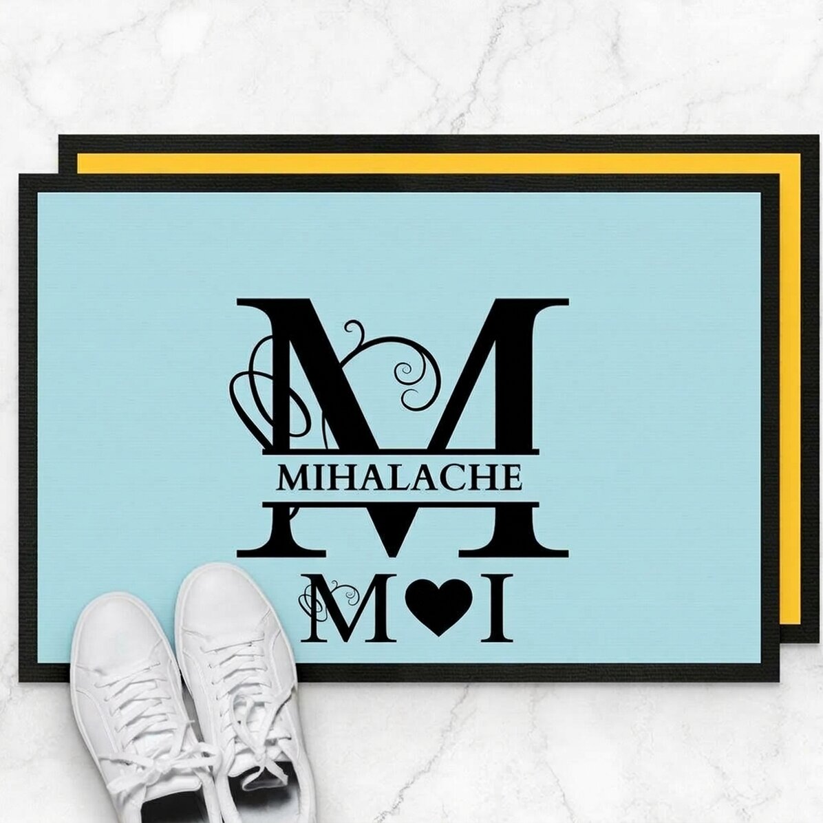 Individuell gestaltete Eingangsmatte mit Text – Monogramm