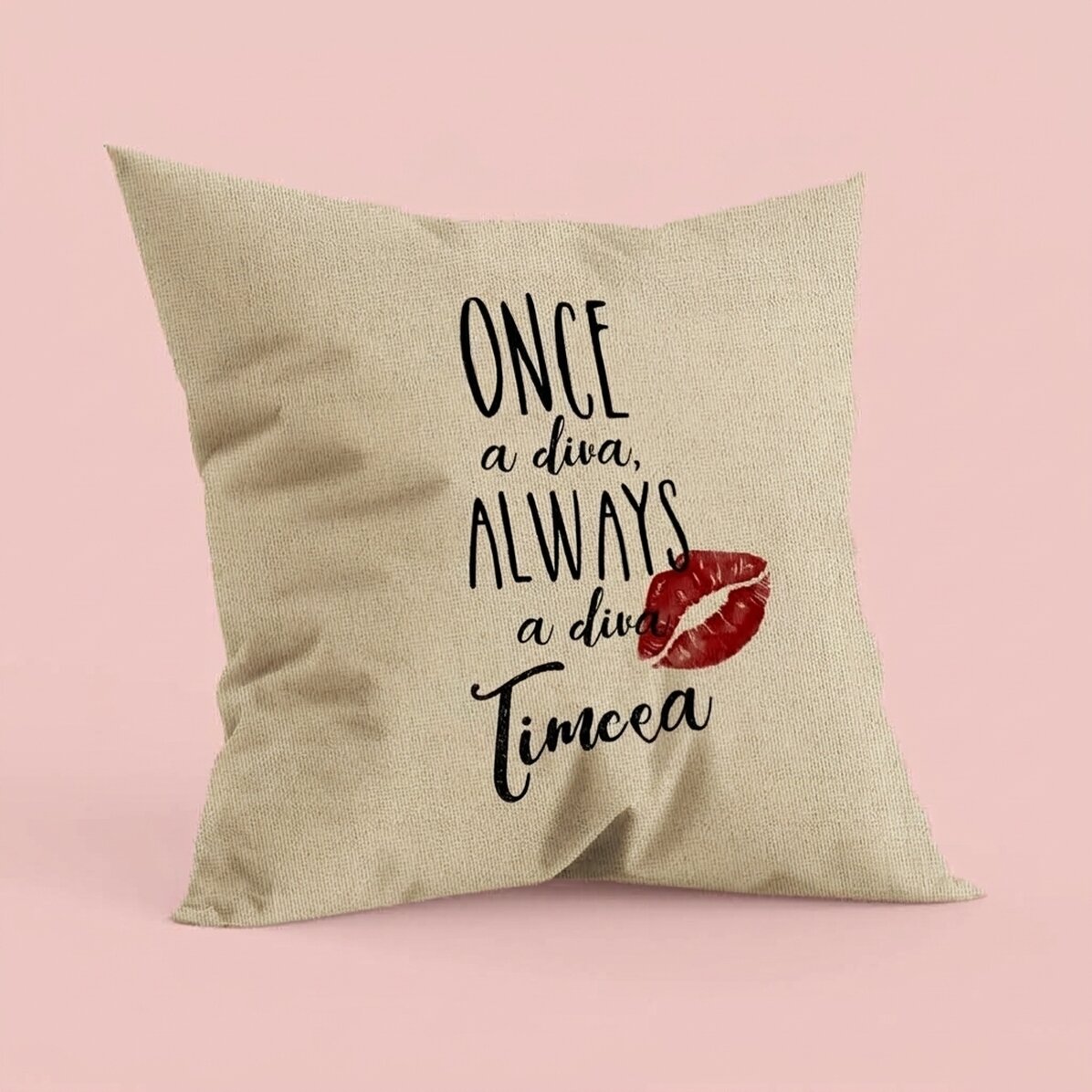 Personalisiertes Kissen mit Text – Diva – In
