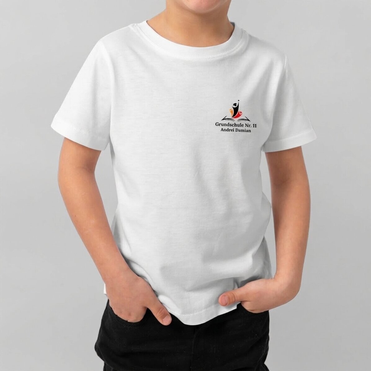 Baumwoll-T-Shirt für Kinder, individuell gestaltet mit dem Logo der Bildungseinrichtung und dem Name