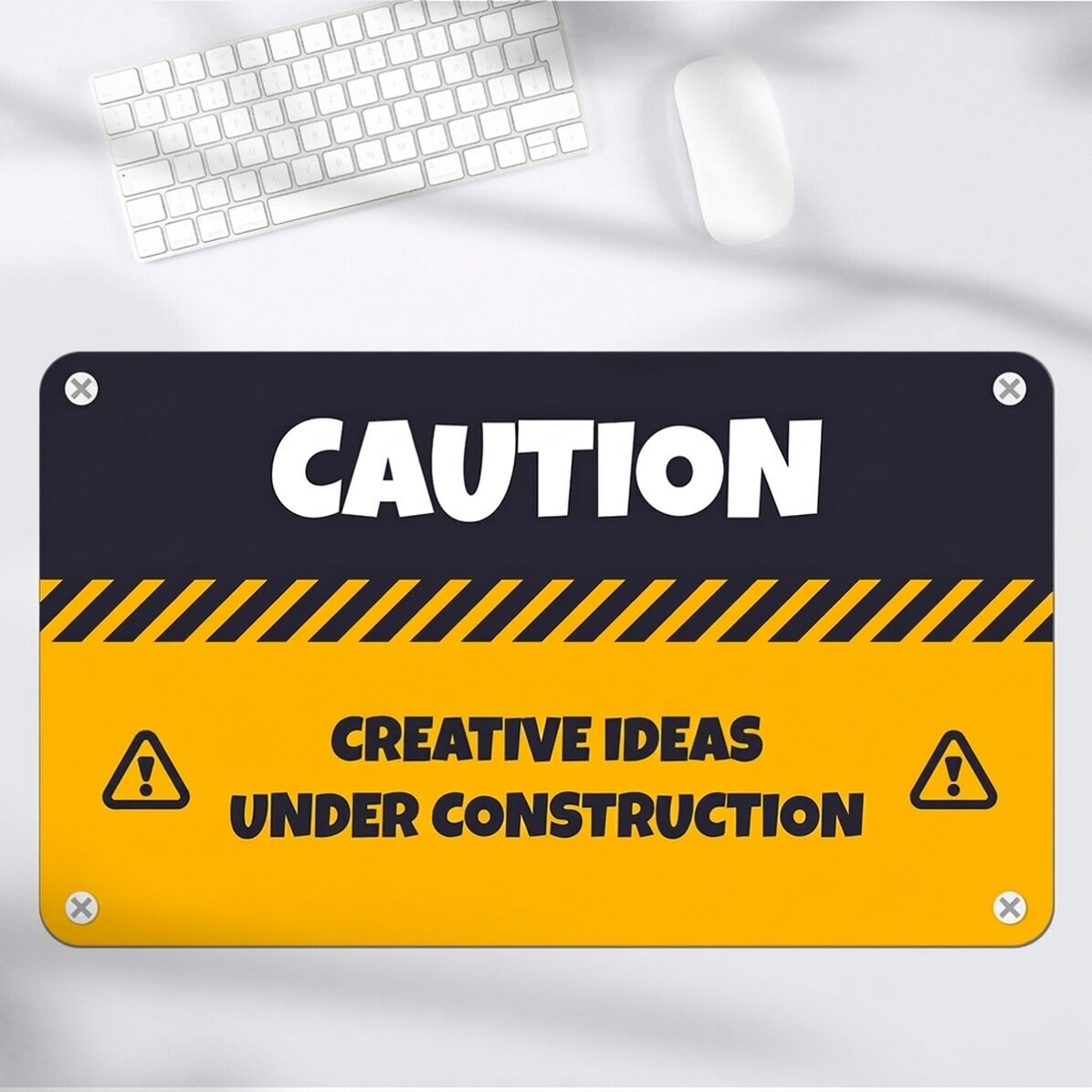 Individuell gestaltetes XXL-Mauspad mit Text – CAUTION