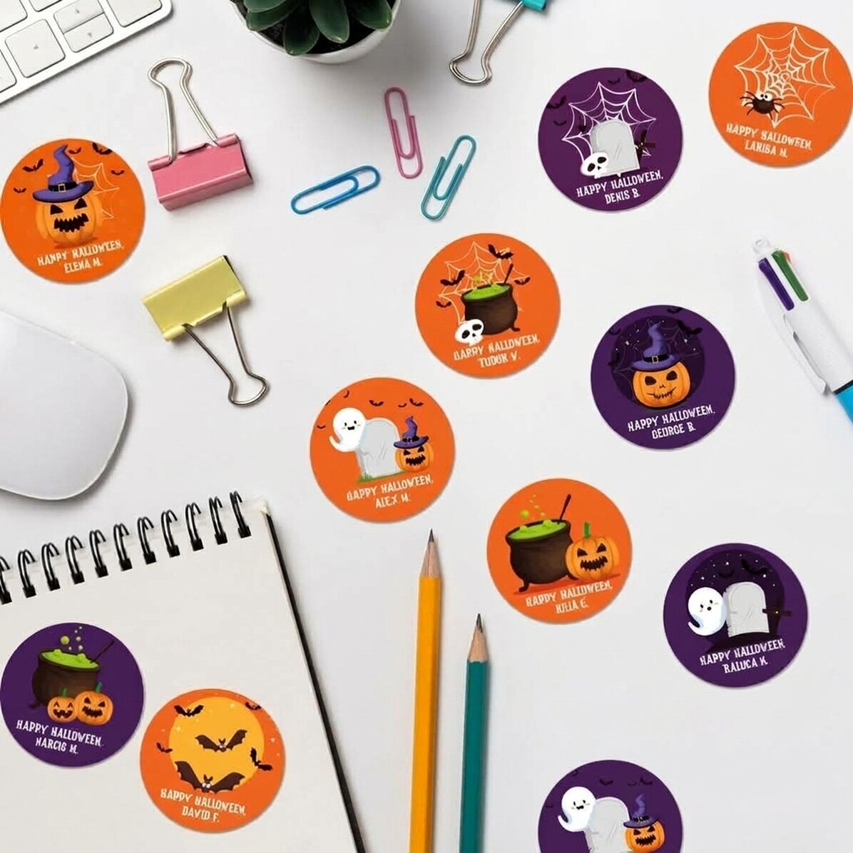 Set mit 12 runden, individuell gestalteten Aufklebern (selbstklebende Etiketten) mit Text – Hallowee