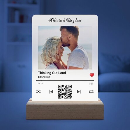 Individuell gestaltete LED-Nachtlampe mit Foto und QR-Code – Unser Lied
