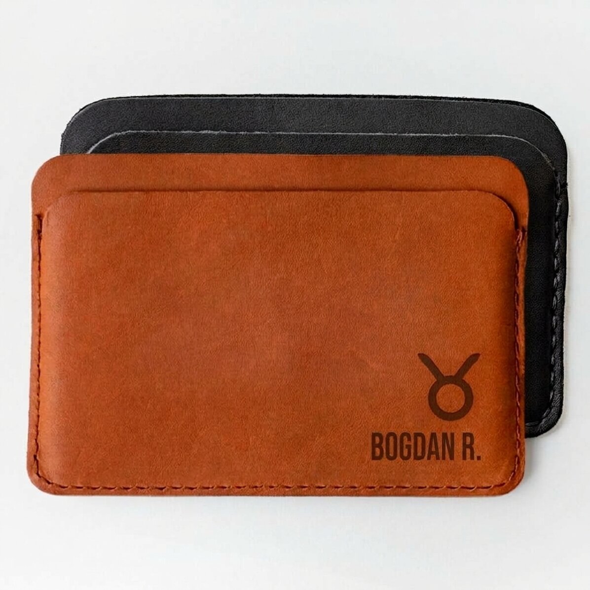 Personalisierte Lederbrieftasche mit Namen und Sternzeichen Stier