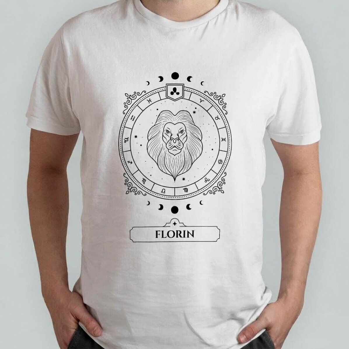 Personalisiertes Baumwoll-T-Shirt mit Namen und Sternzeichen – Löwe