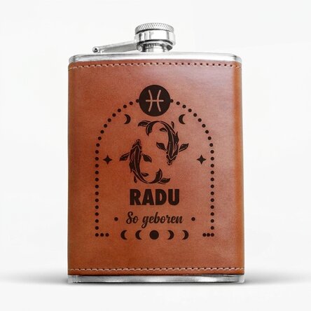 Mit Leder ummantelte Taschenflasche, individuell mit Text und Sternzeichen bedruckt – Fische