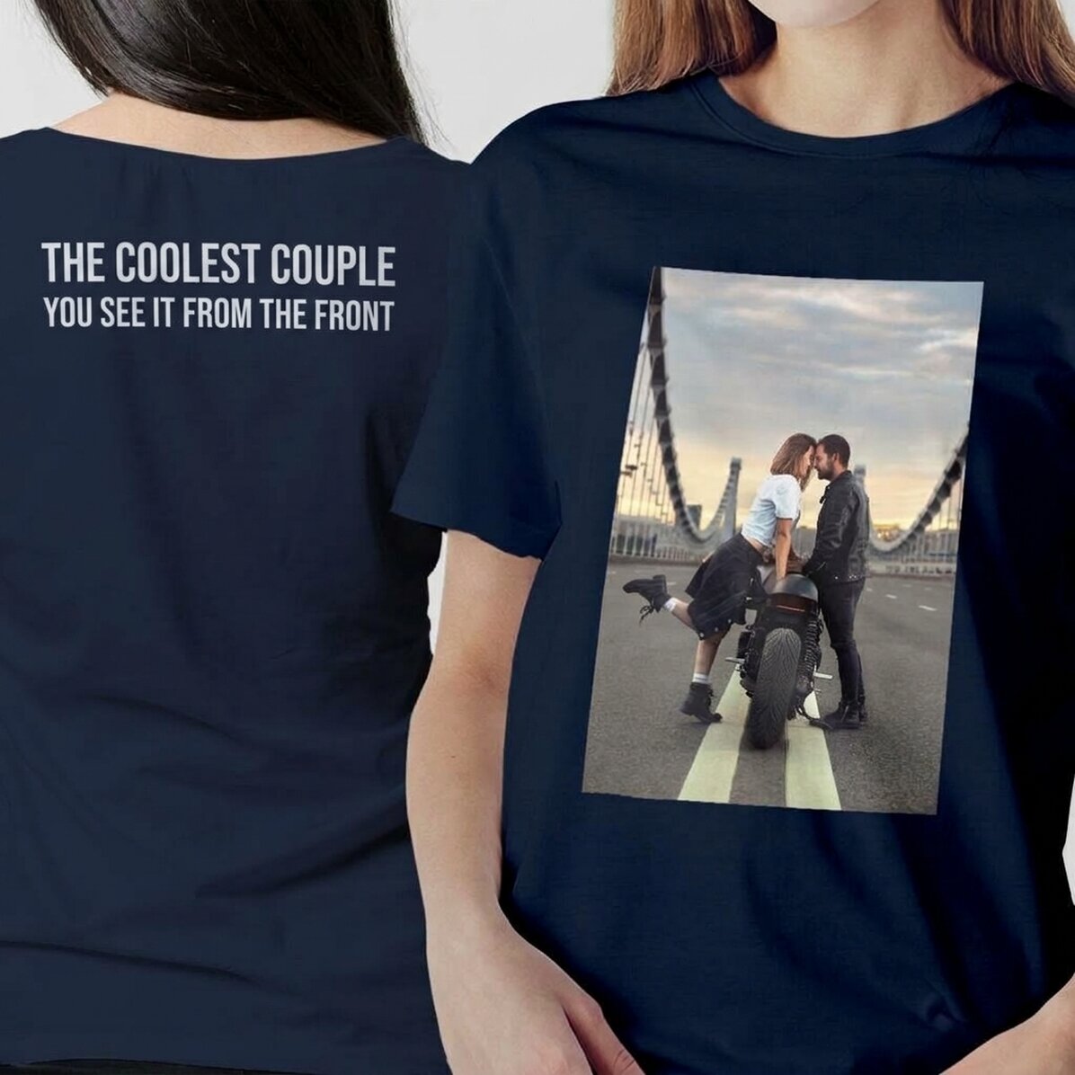 Personalisiertes Baumwoll-T-Shirt mit Foto und Text auf Vorder- und Rückseite