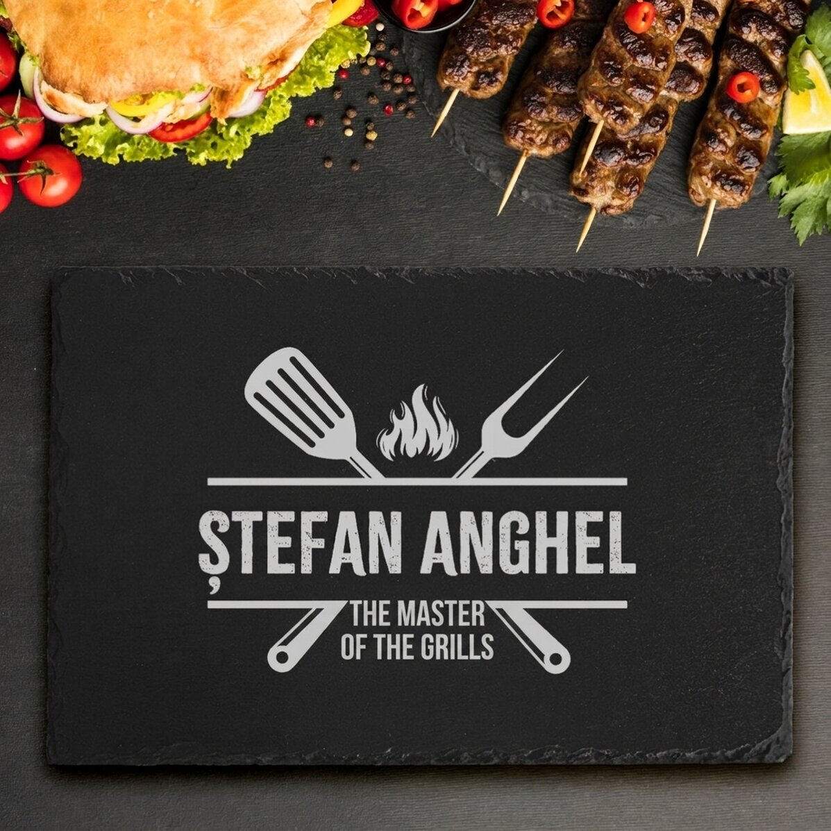 Individuell gravierte Schieferplatte mit Text – Der Grillmeister