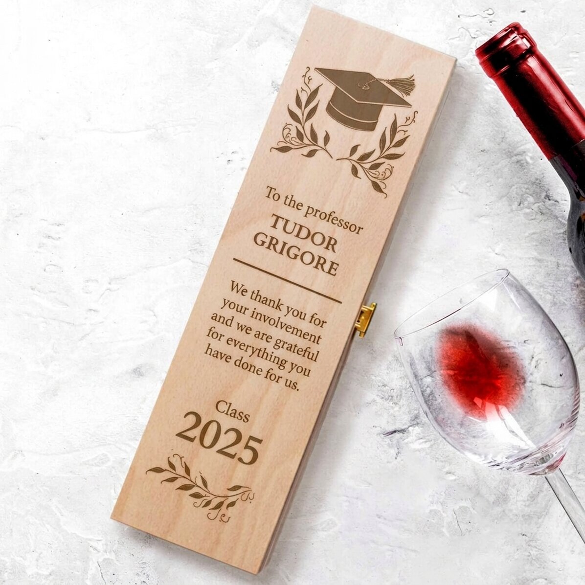 Personalisierte Weinkiste mit Text – Schulabschluss