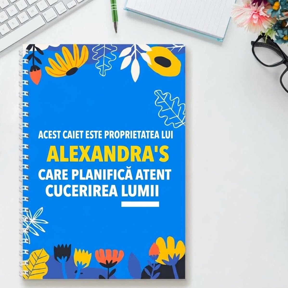 Personalisiertes Notizbuch mit Text – „Take over the world“