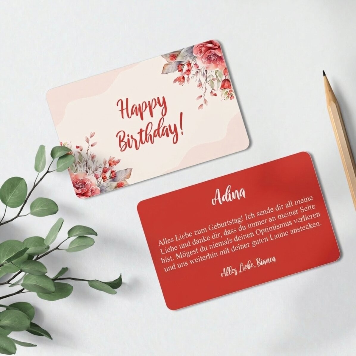 Individuell gestaltete Aluminiumkarte (Vorder- und Rückseite) mit der Aufschrift „Happy Birthday!“