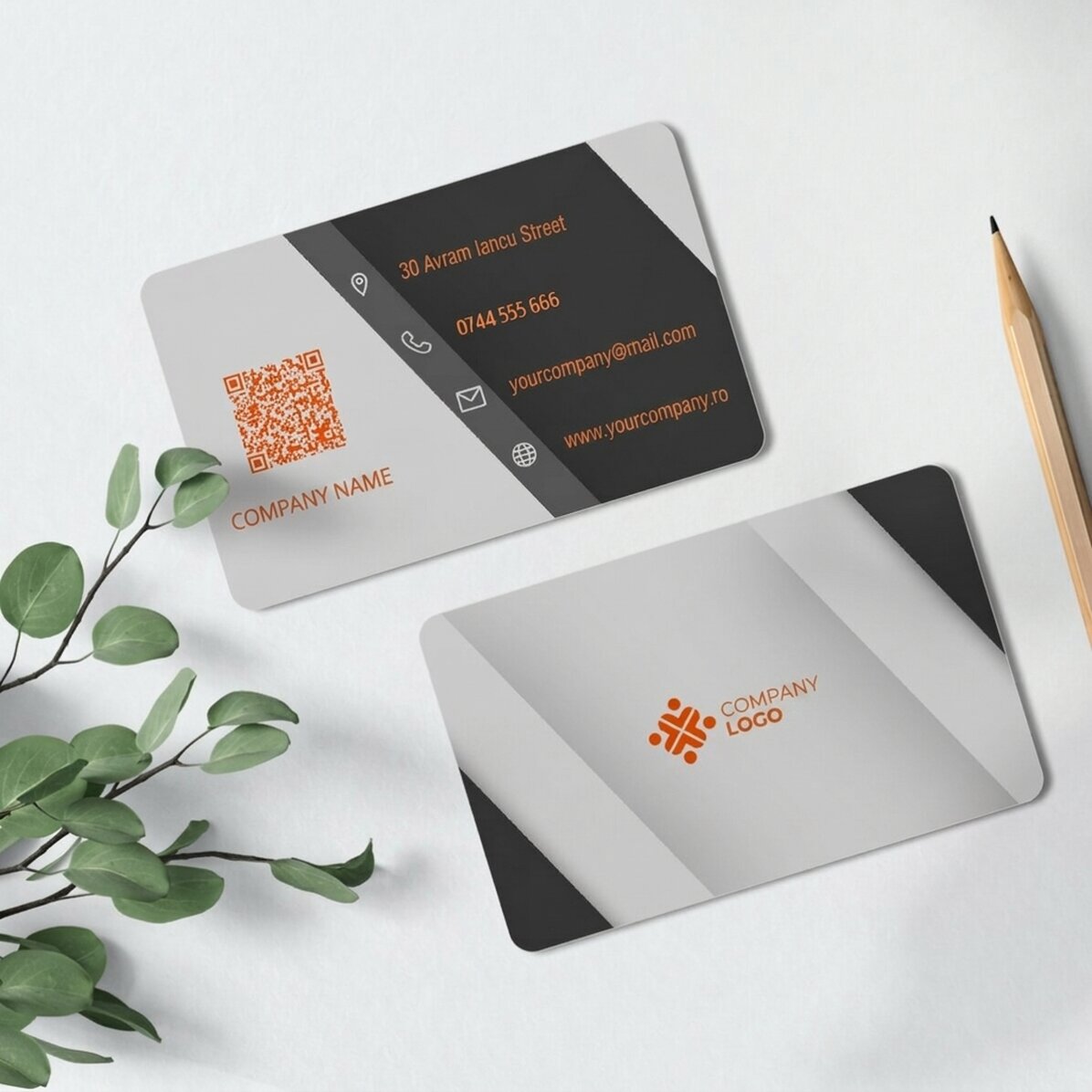 Individuell gestaltete Aluminium-Visitenkarte (Vorder- und Rückseite) mit Logo, QR-Code und Text