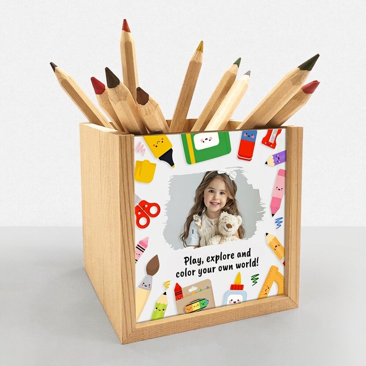 Individuell gestalteter Stifthalter mit Foto und Text – Farben