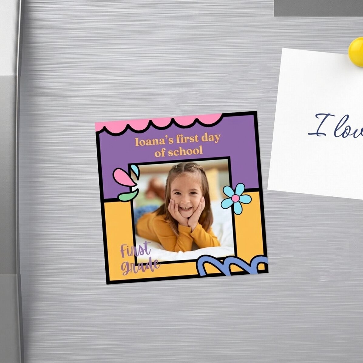 Individuell gestalteter 10x10-Magnet mit Foto und Text – Der erste Schultag