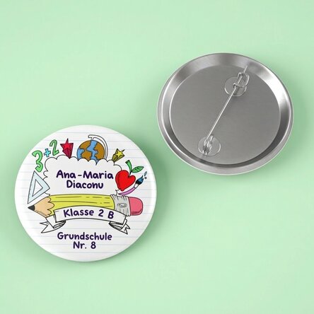 Personalisiertes Button mit Namen und Text – School time