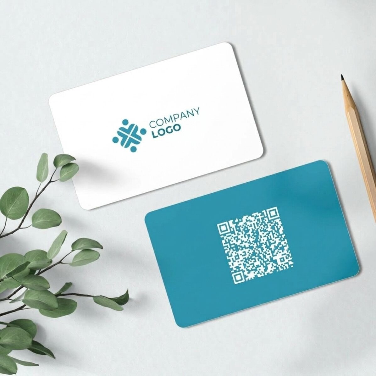 Individuell gestaltete Aluminium-Visitenkarte (Vorder- und Rückseite) mit QR-Code und Logo – Kontakt
