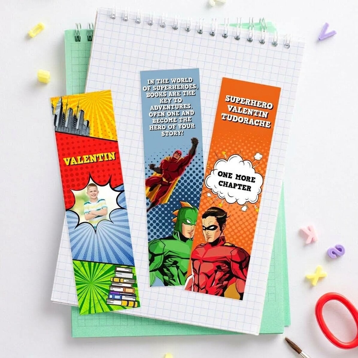 Set mit 3 personalisierten Lesezeichen mit Foto und Text – Superhelden