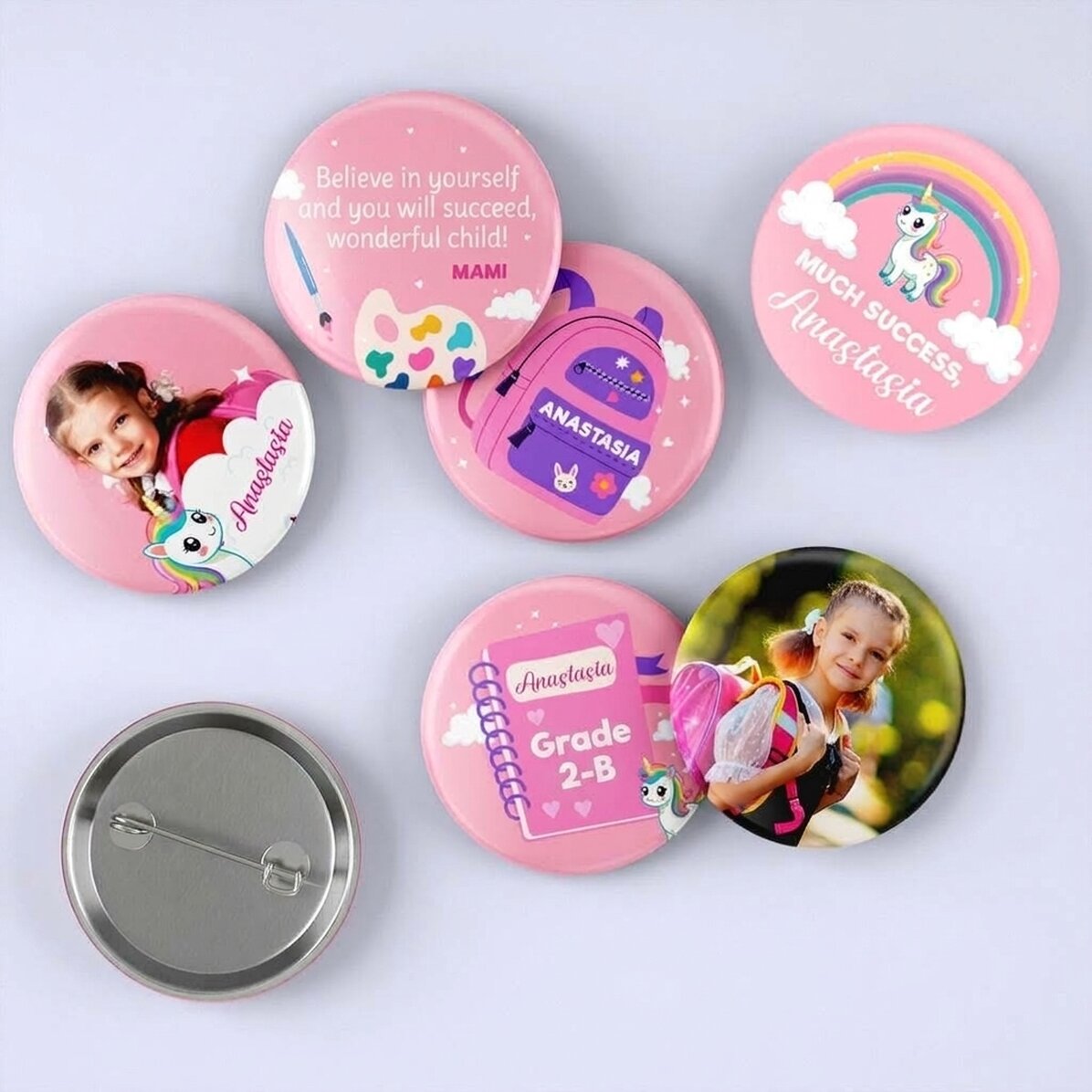 Set mit 6 personalisierten Ansteckern mit Fotos und Botschaft – Regenbogen