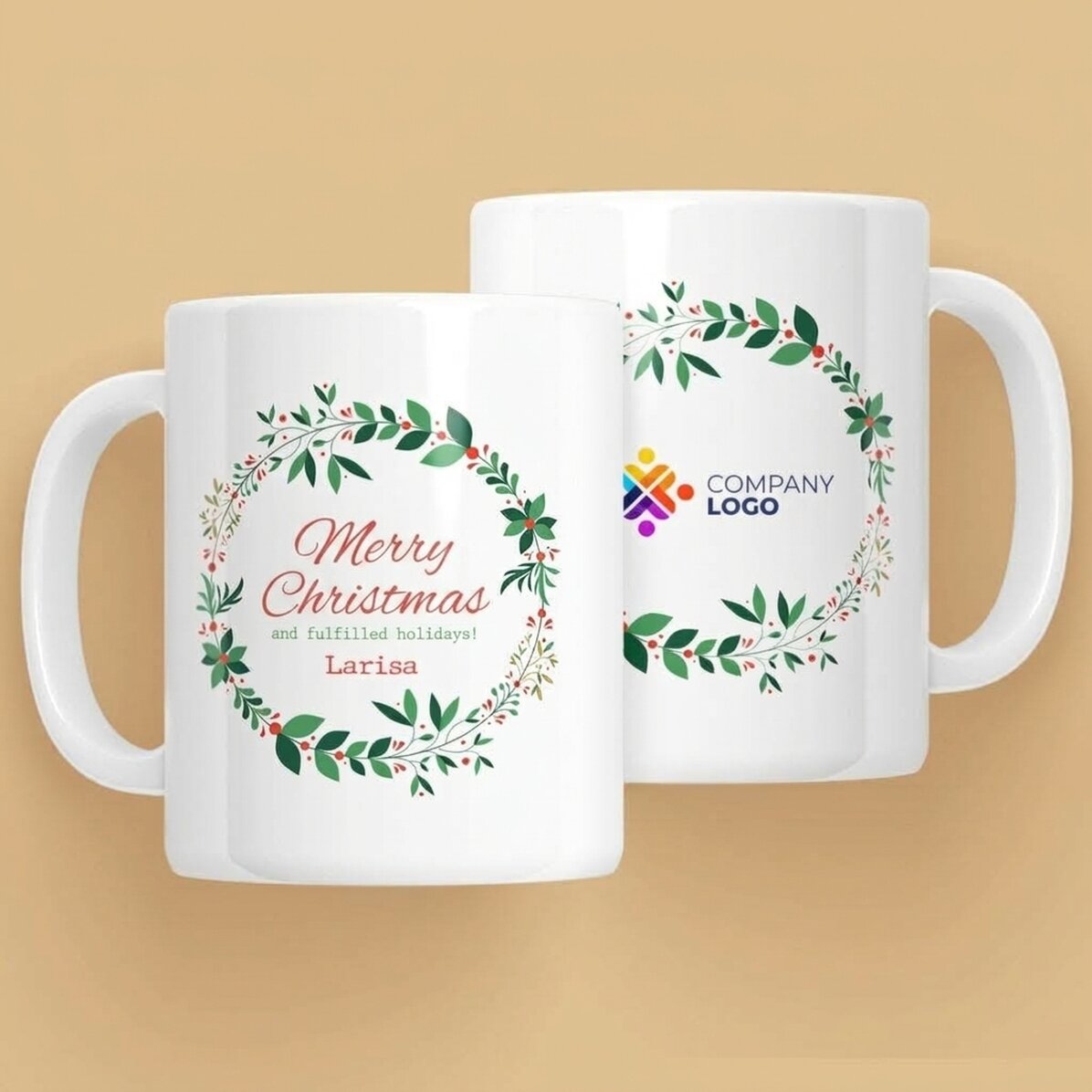 Personalisierte Tasse mit Text und Logo – Weihnachtskränze