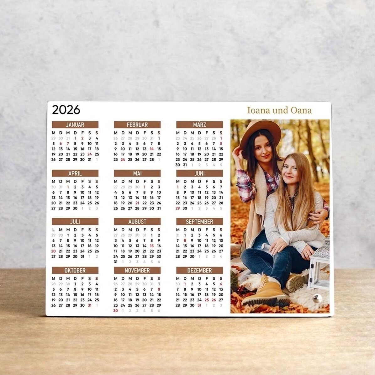 Personalisierter Fotorahmen für den Schreibtisch mit Foto, Text und Kalender