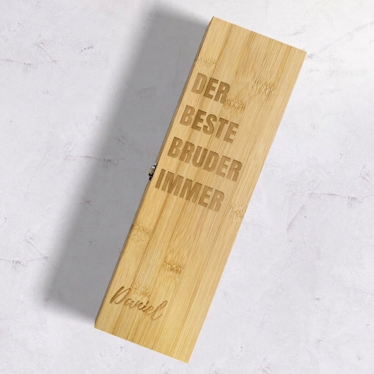 Weinkiste aus Bambus mit Zubehör, individuell gestaltet mit der Aufschrift „the best brother ever“