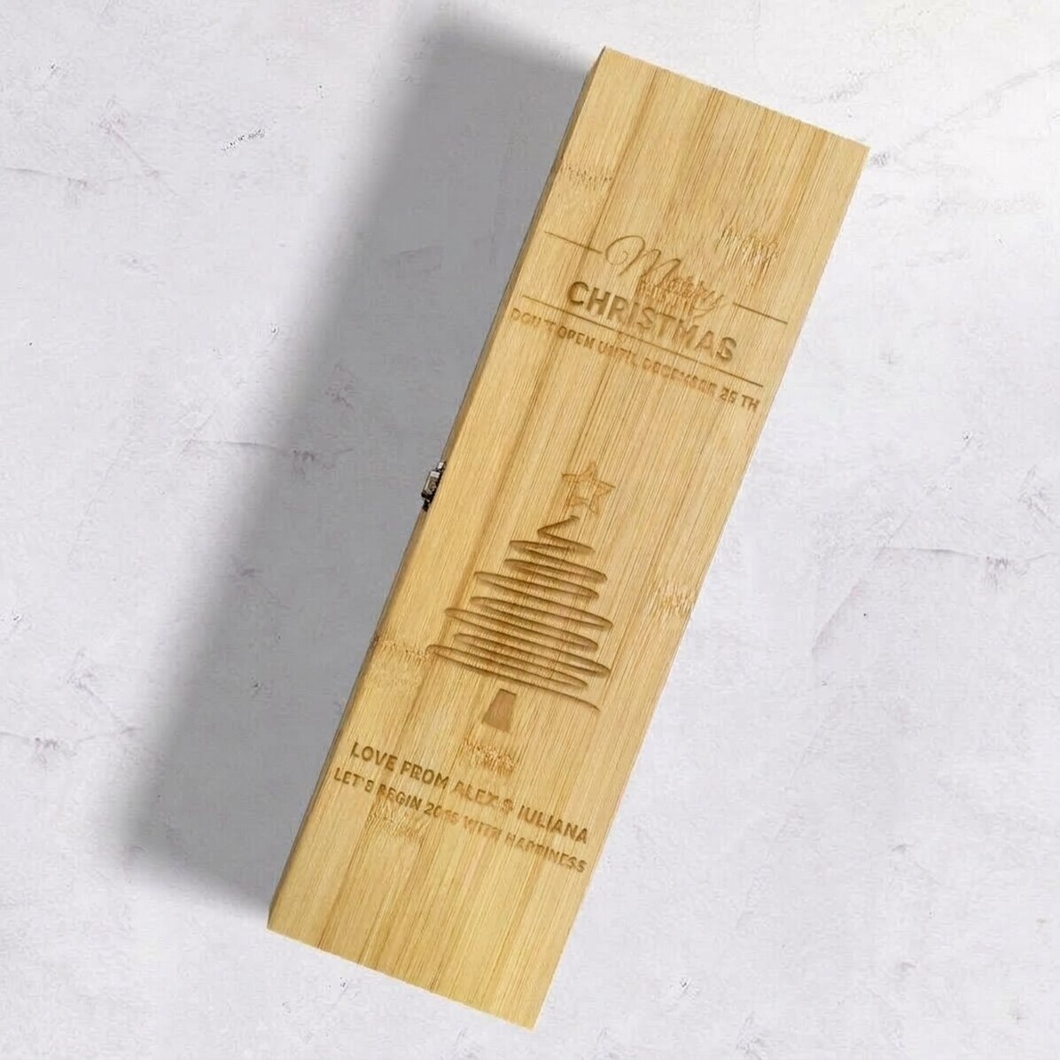 Weinkiste aus Bambus mit Zubehör, individuell mit einer Botschaft gestaltet – Star Christmas Tree