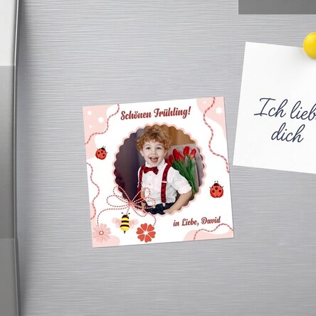 Individuell gestalteter Magnet (10 x 10) mit Foto und Text – 1. März
