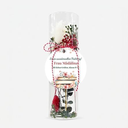 Martisor-Dekoration aus Glas mit konservierten Blumen, individuell gestaltet mit einer Botschaft für