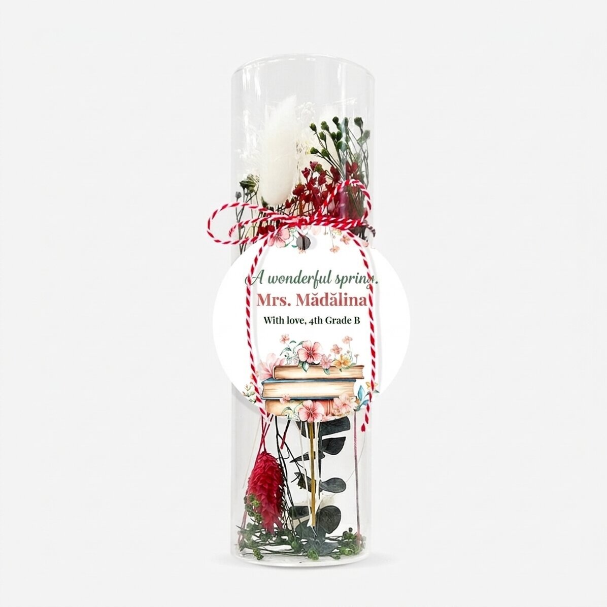 Martisor-Dekoration aus Glas mit konservierten Blumen, individuell gestaltet mit einer Botschaft für