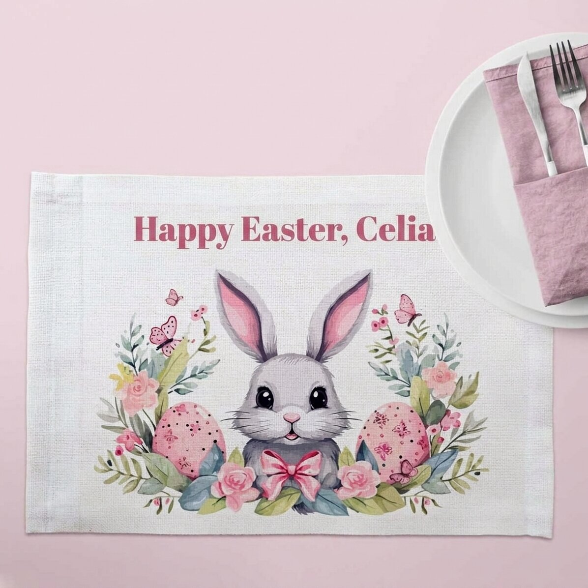 Individuell gestalteter Tellerhalter mit Schriftzug – Osterhase