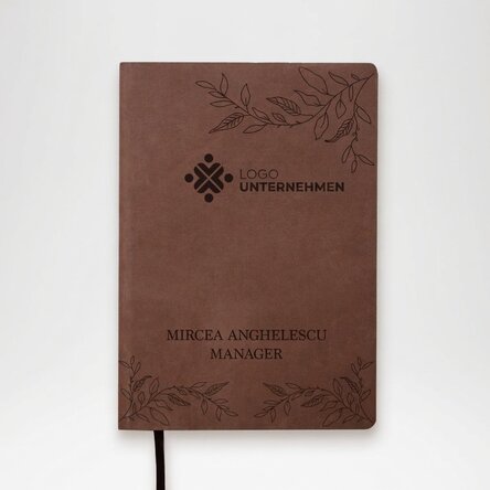 Personalisierter Lederkalender mit Logo in der Mitte und einer Botschaft